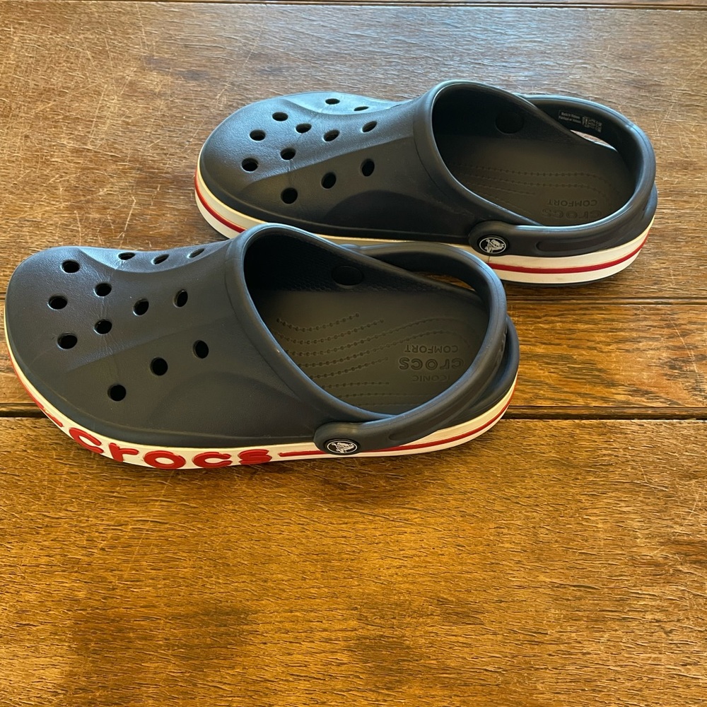 Crocs; size 8 - Picture 5 of 6